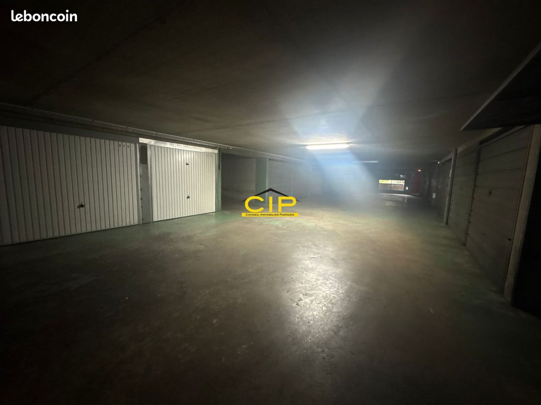 Parking 12 m² · à Bagnolet · 12 m² · 180 €/mois