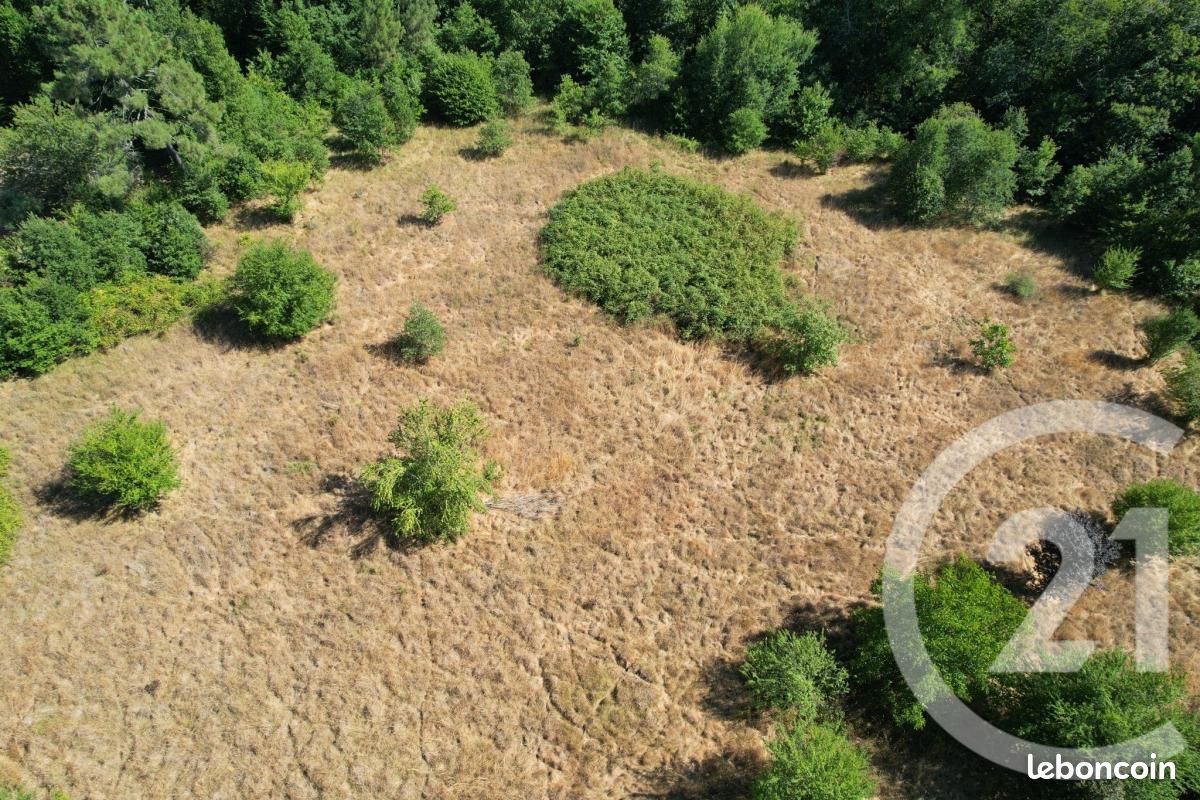 Terrain 1017 m² · à Chancelade · 67 000 €