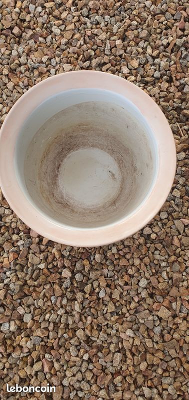 Cache pot (image 1)