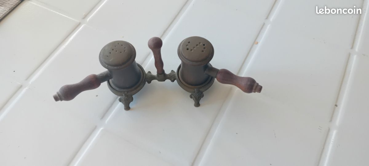 Salière poivrière en laiton (image 1)
