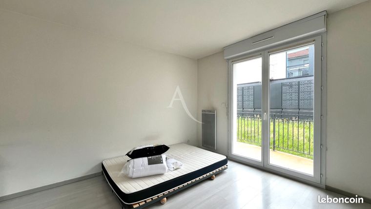 https://img.leboncoin.fr/api/v1/lbcpb1/images/25/aa/de/25aade06cc9f84063507150fddeb2599ef27ad34.jpg?rule=ad-image