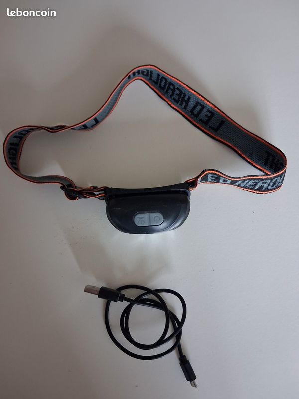 Lampe frontale à détecteur de mouvements .
Rechargeable usb
Neuf
Idéal camping, randonnée,course à pied... (image 2)