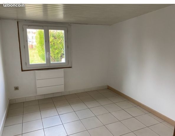 https://img.leboncoin.fr/api/v1/lbcpb1/images/25/ab/66/25ab66193268f14f80b0964f6352cf6510796b0f.jpg?rule=ad-image