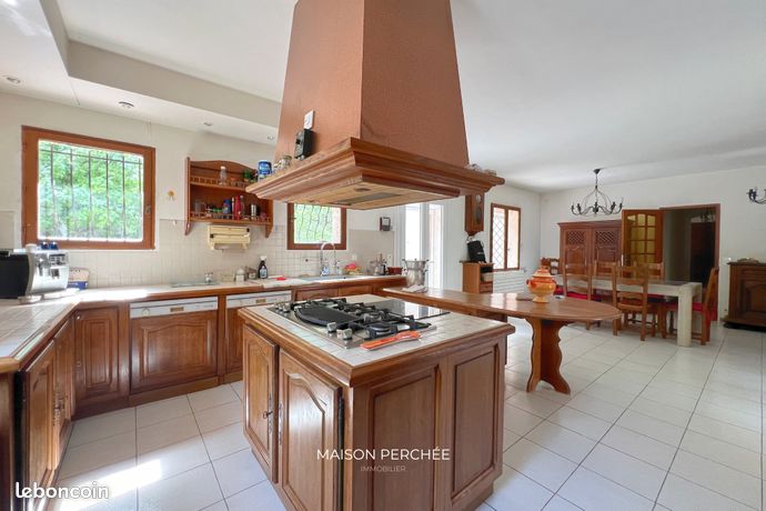 Maison 6 pièces 277 m²