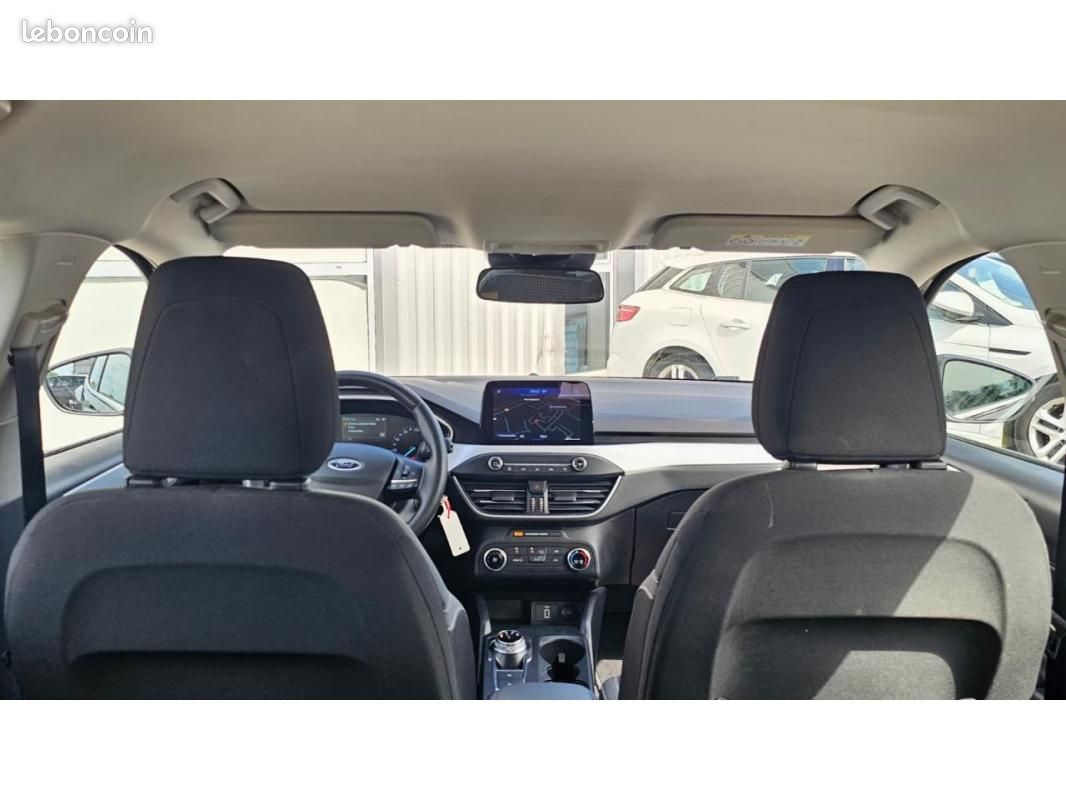 Ford Focus SW Connected 1.5 EcoBlue 120cv BVA inclus Camera de Recul + Attelage + Avertisseur ang... (image 16)