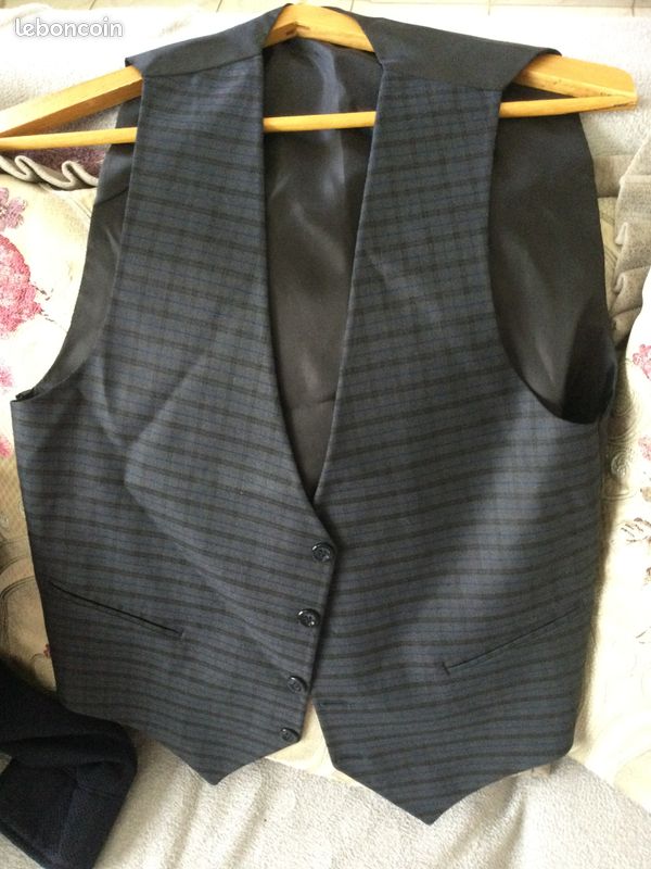 Costume (image 1)