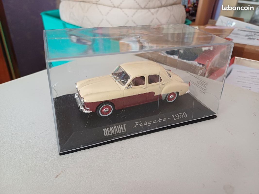 RENAULT FRÉGATE BREAK service couleur bordeaux 1955