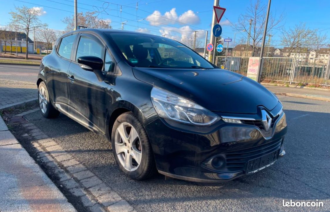 Clio 4 dynamique, GPS, 8 pneus jantes alu, feux led, Bluetooth - Voitures