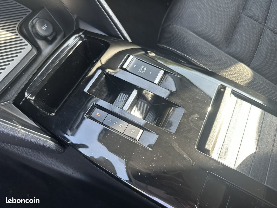 Citroën C4 Berline Plus 130 CV EAT8 Boite AUTO {GARANTIE CITROEN 04/2027 - CARPLAY - CAMERA} (image 21)