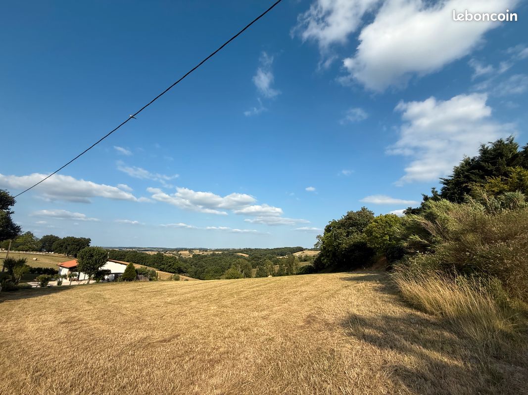Terrain 7000 m² en partie constructible – Village Montesquieu Ste Thècle - Quercy Blanc · 120 000 €