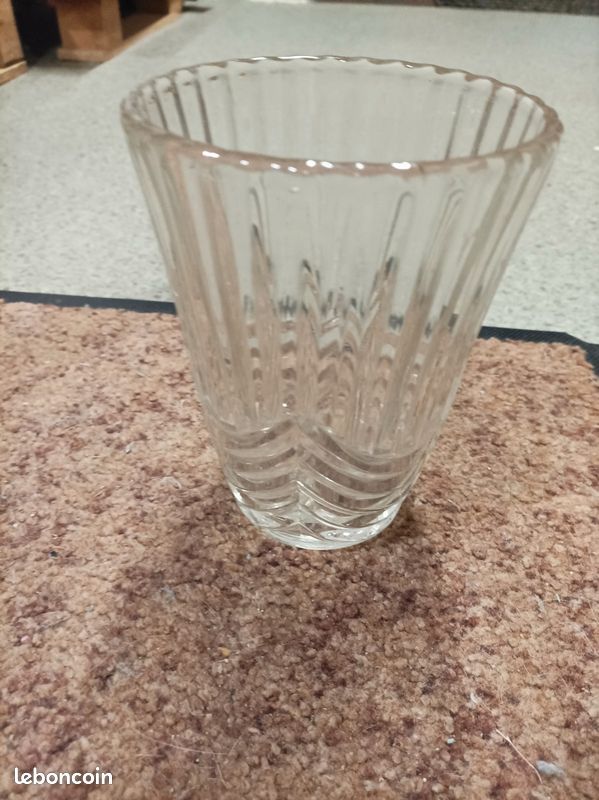 Vase (image 2)