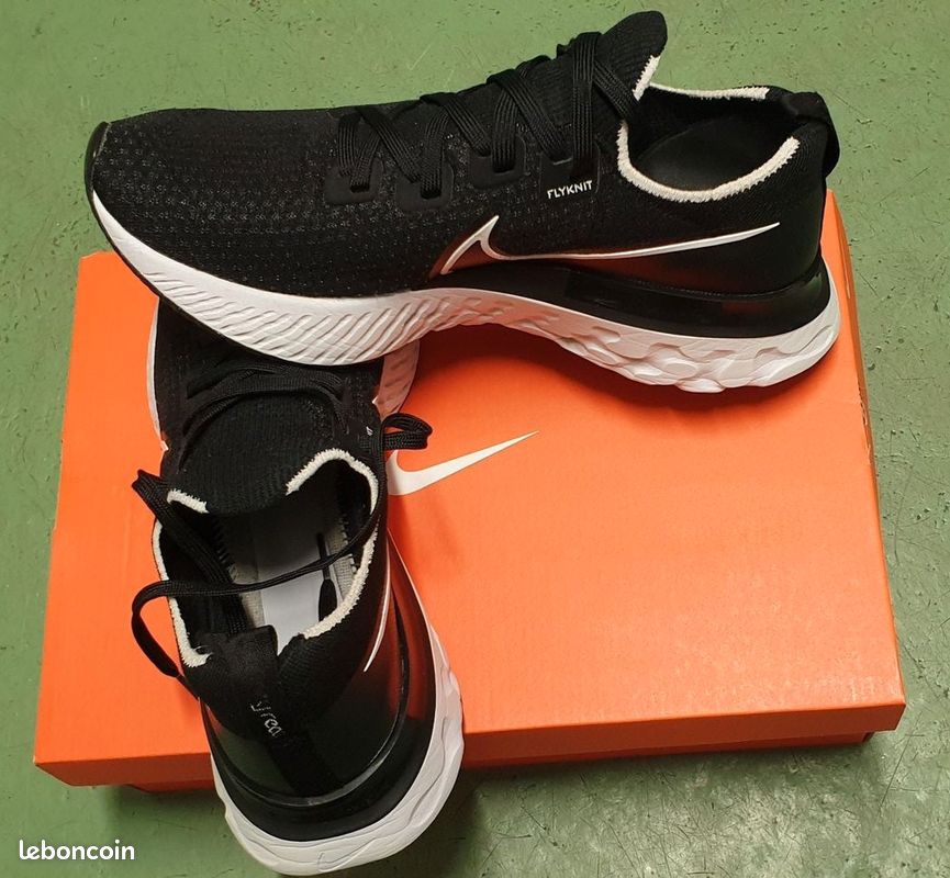 Nike React Flyknit noir/blanc – Pointure 43 (image 1)