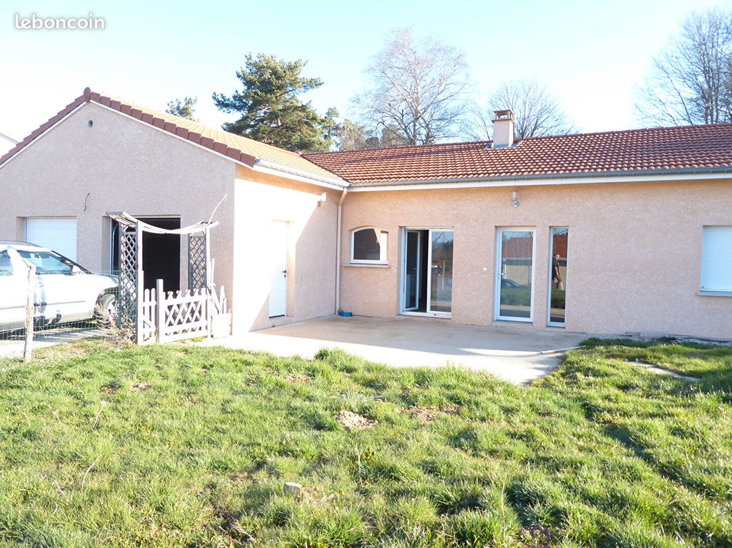 Maison 5 pièces 143 m² · à Montfaucon-en-Velay · 143 m² · 902 €/mois