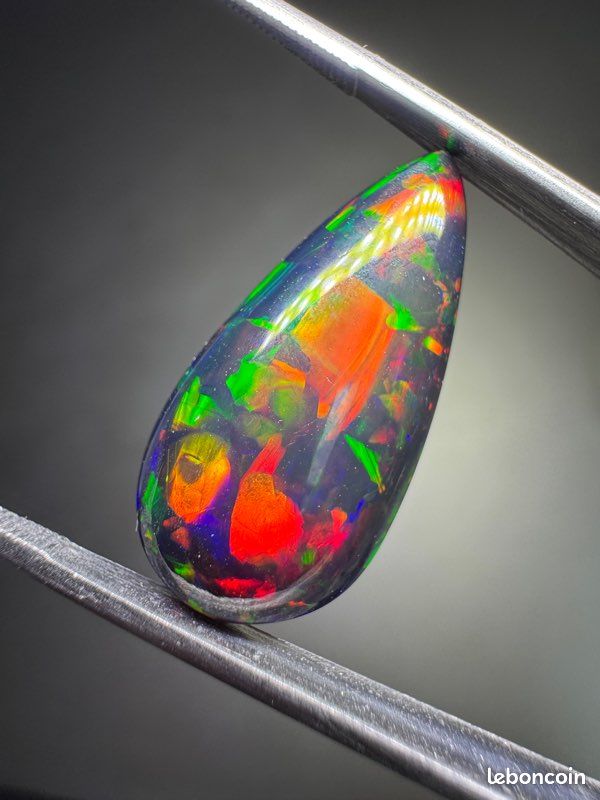 Opale Noire Naturelle D'Éthiopie - 2,29 Carats - Forme Ovale Cabochon - Traitement H (chauffage)