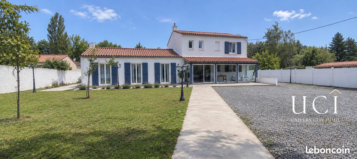 Maison 8 pièces 182 m² · à Saint-Aignan-Grandlieu · 182 m² · 430 000 €