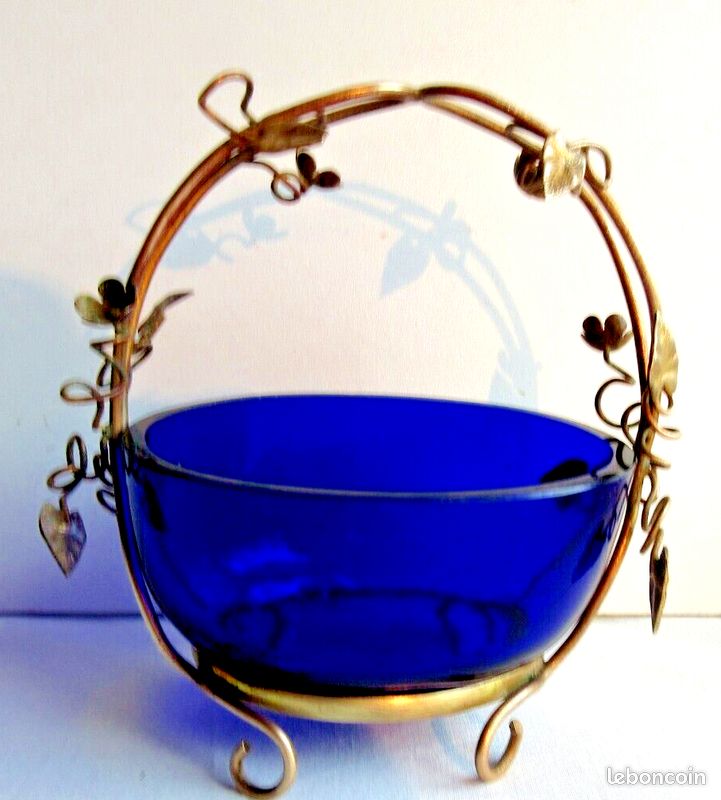 Baguier Napoléon III, Panier vide-poche en verre bleu cobalt, armature laiton (image 1)