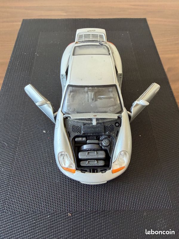 LJ392 BURAGO GOLD COLLECTION 3395 Voiture 1/18 Porsche GT3 cup 22 jaune EUR 36,54 - FR