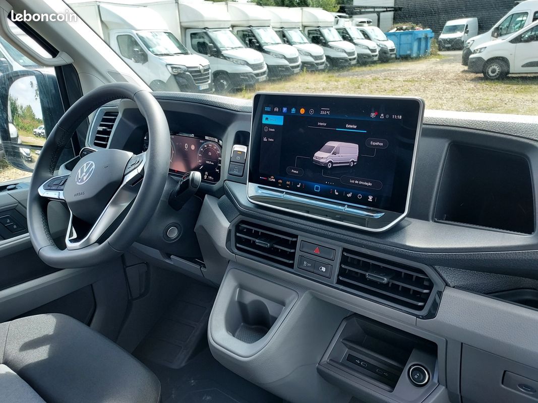 Volkswagen CRAFTER FG BVA GRIS FONCÉ 35 L3H3 2.0 TDI 177CH BUSINESS TRACTION BVA8 (image 5)