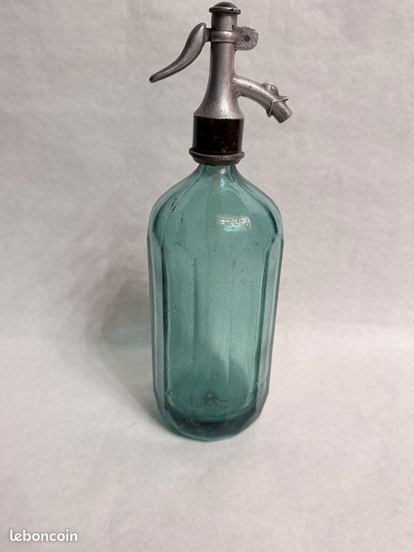 Bouteilles d'eau vintage - France