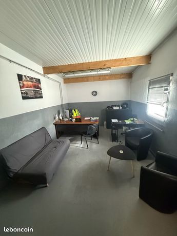 Local/hangar muret