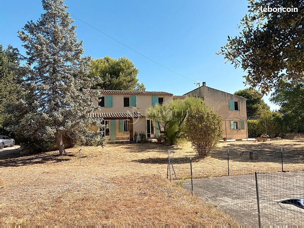 Maison 8 pièces 220 m² · à Lauris · 220 m² · 735 000 €