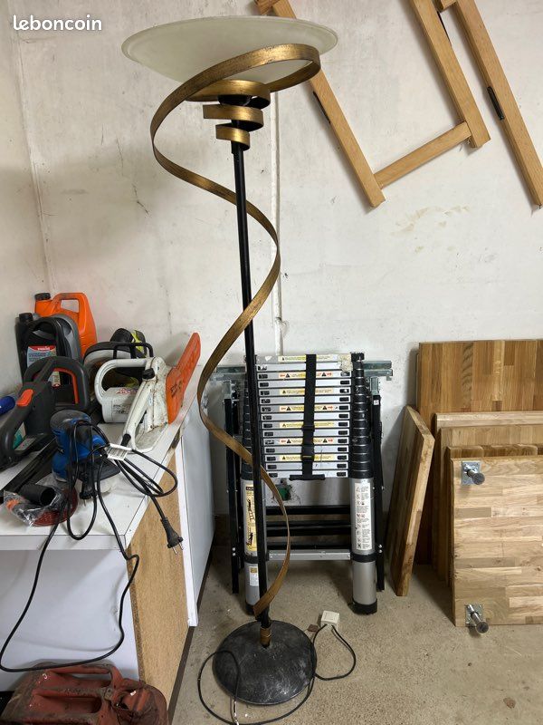 Lampe en fer forgé (image 2)