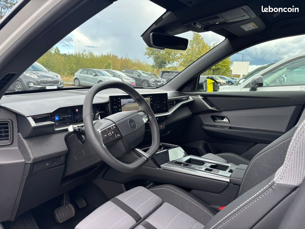Opel Grandland (2) 1.2 Turbo Hybrid 145ch Automatique GS (image 13)