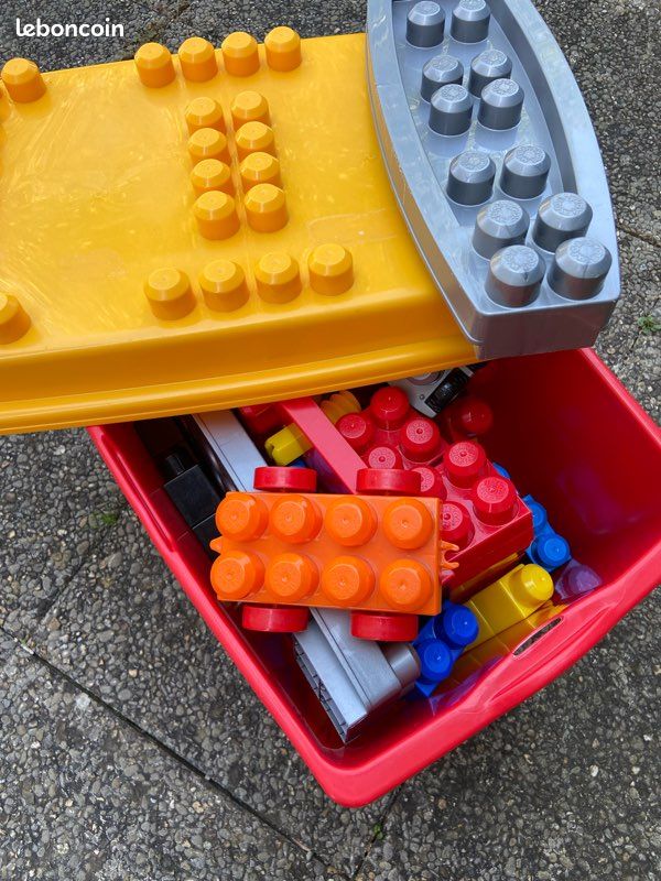Caisse à roulettes Lego méga blocs (image 1)