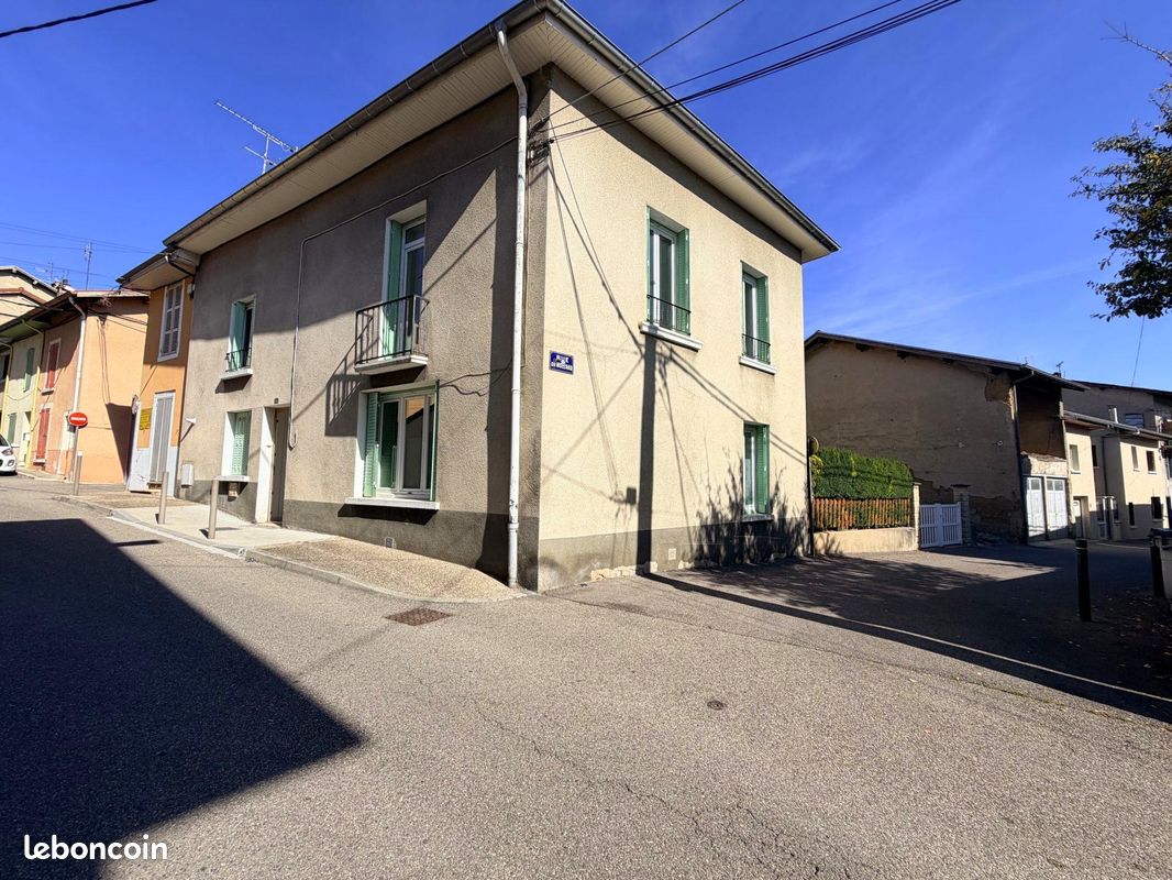 Maison 4 pièces 146 m² · à La Côte-Saint-André · 146 m² · 950 €/mois