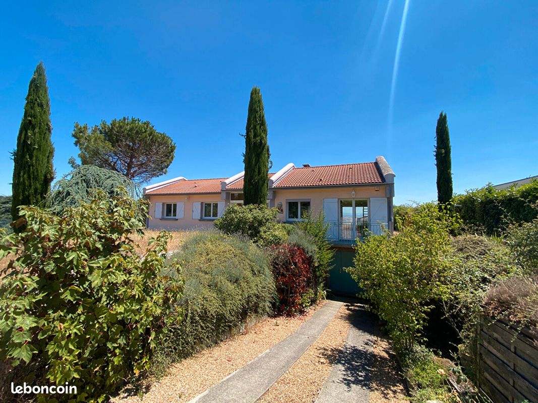 Maison 6 pièces 139 m² · à Châteaugay · 139 m² · 370 000 €