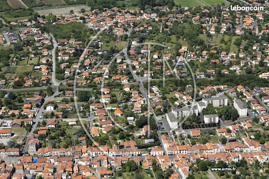 Terrain 470 m² Mozac · 77 000 €