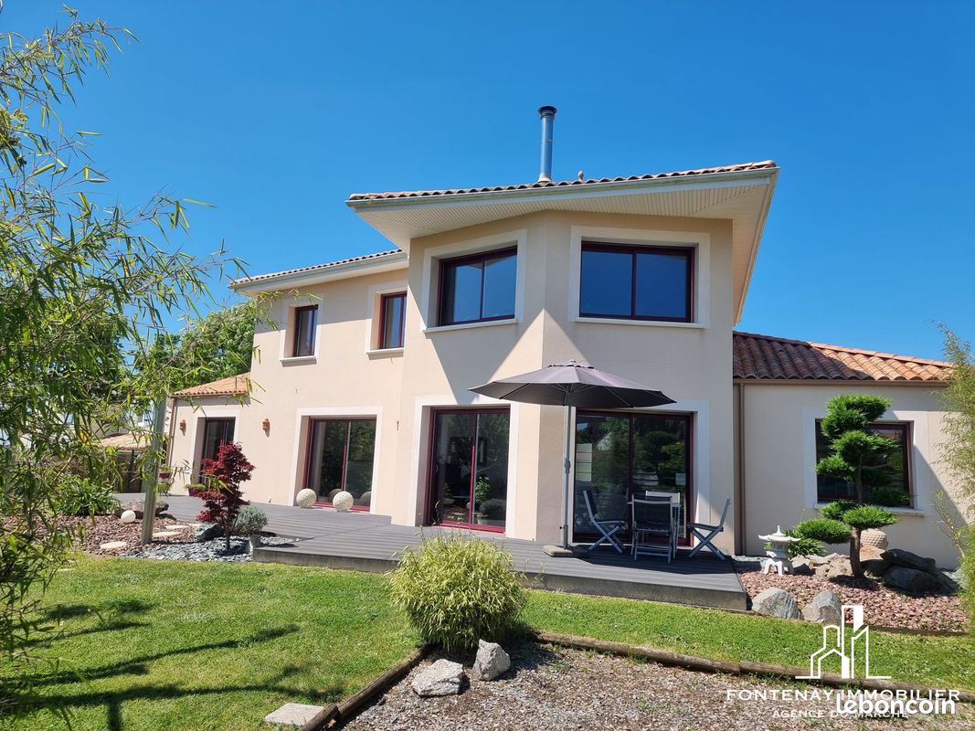 Maison 8 pièces 226 m² · à L'Orbrie · 226 m² · 375 000 €