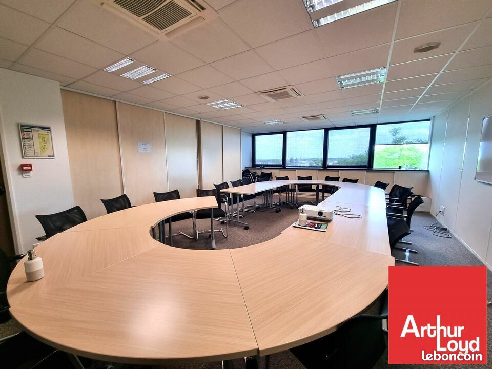 Bureaux 911 m² CHASSENEUIL DU POITOU (image 4)