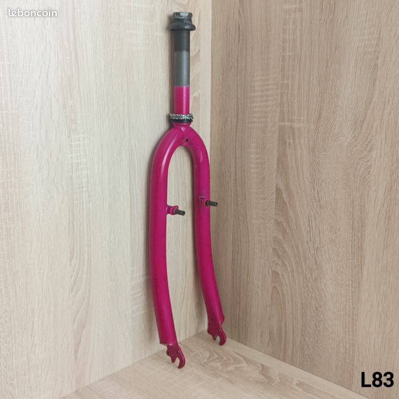 Fourche Vtt Vtc rigide 26 pouces violet flashy Pivot 25,4 x