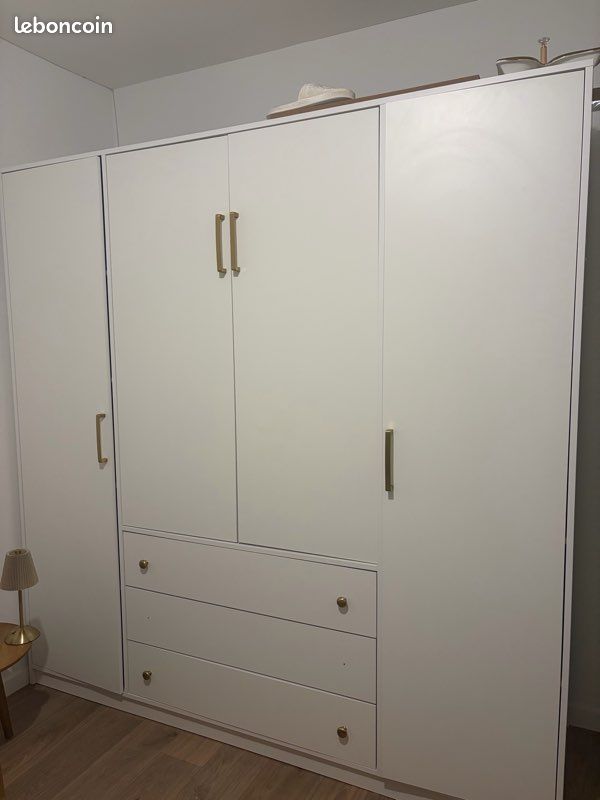 Dressing Armoire (image 1)