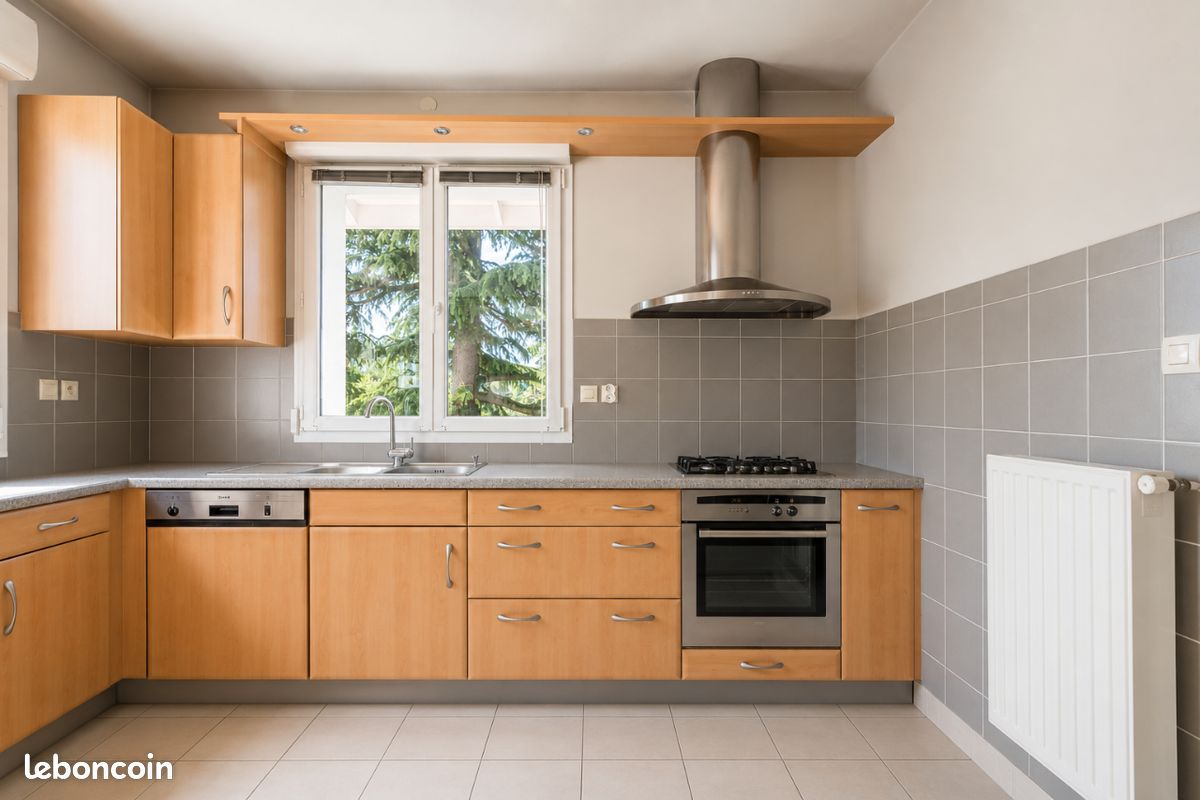 Cuisine équipée complète + électroménager – très bon état (image 1)