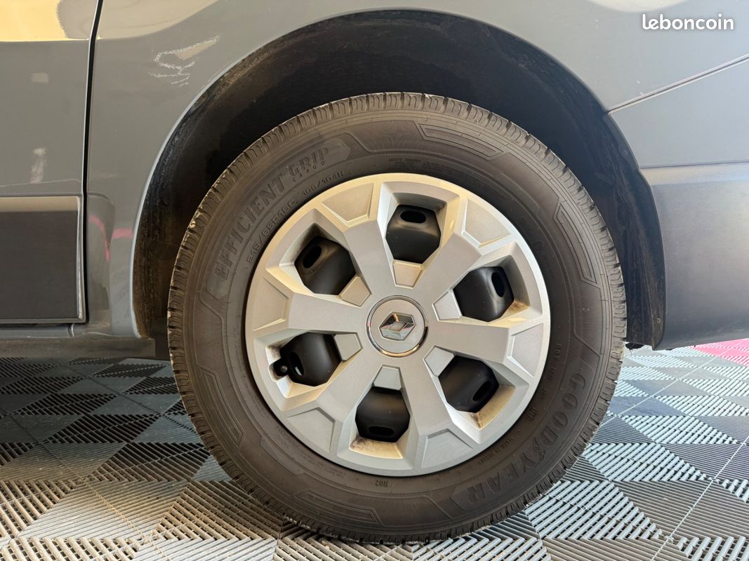 RENAULT TRAFIC III Combi Phase 3 L1 2.0 dCi 16V EDC6 SS Intens 9 Places (image 26)
