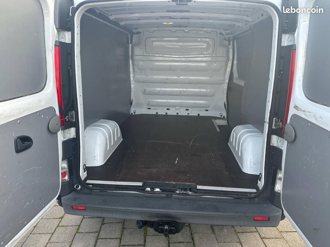 Renault Trafic 2.0 DCI 115ch - 8825HT (image 5)