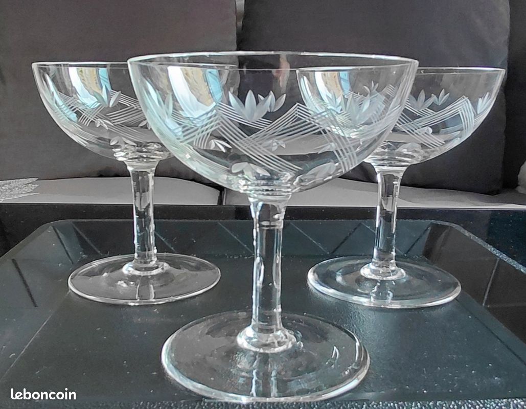 Lot de 3 coupes a champagne vintage en cristal ciselé (image 4)