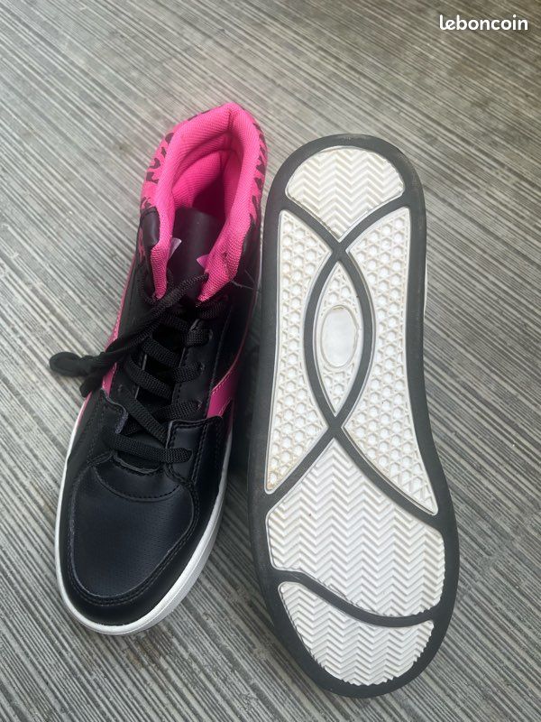 Une paire de baskets (image 4)