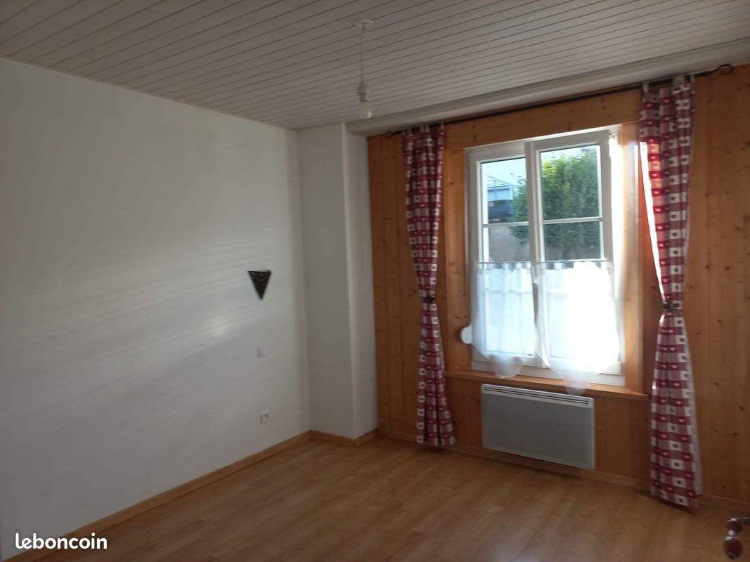 Appartement 3 pièces 74 m² · à Arc-sous-Cicon · 74 m² · 725 €