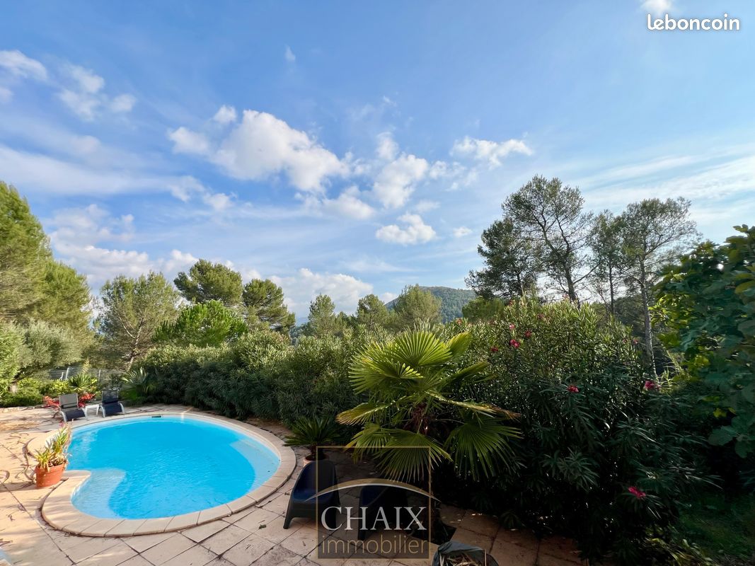 Maison 6 pièces 181 m² · à La Destrousse · 181 m² · 780 000 €