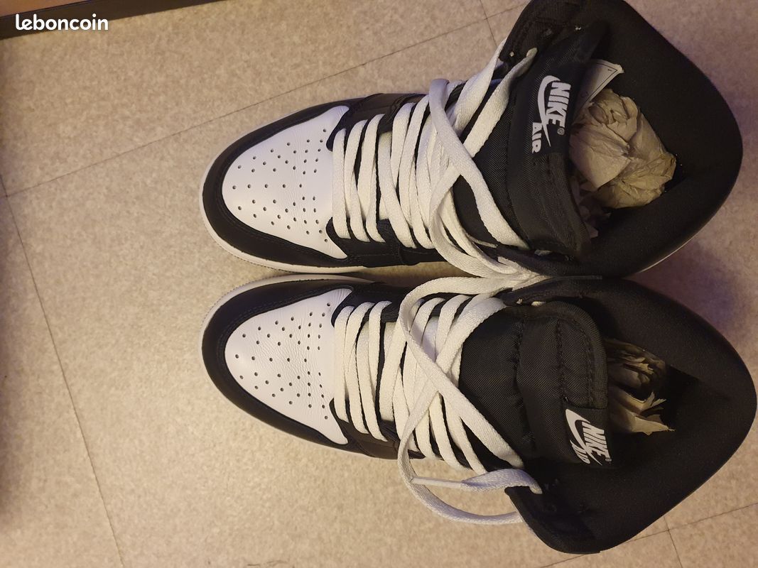 Air Jordan 1 Retro High OG Black and White (image 8)