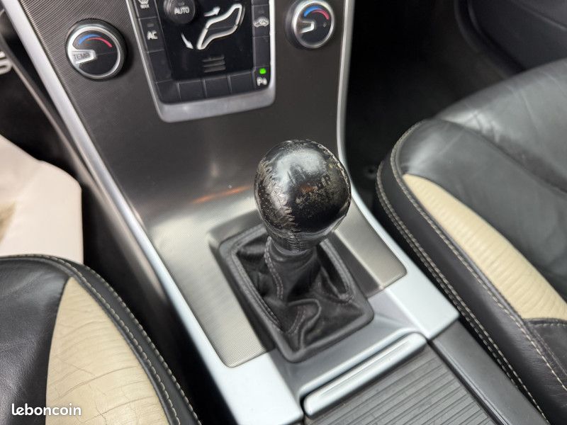 Volvo XC60 D3 163CH DRIVE R-DESIGN (image 18)