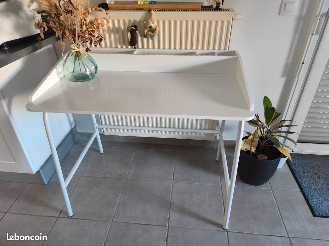 Bureau (image 1)