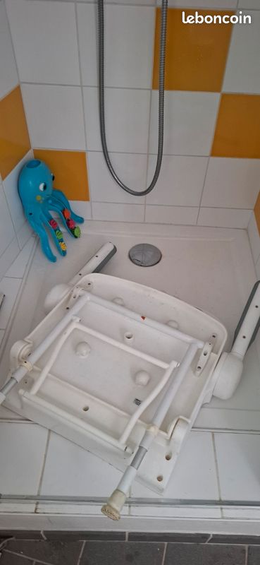 Siège douche très bon état (image 3)