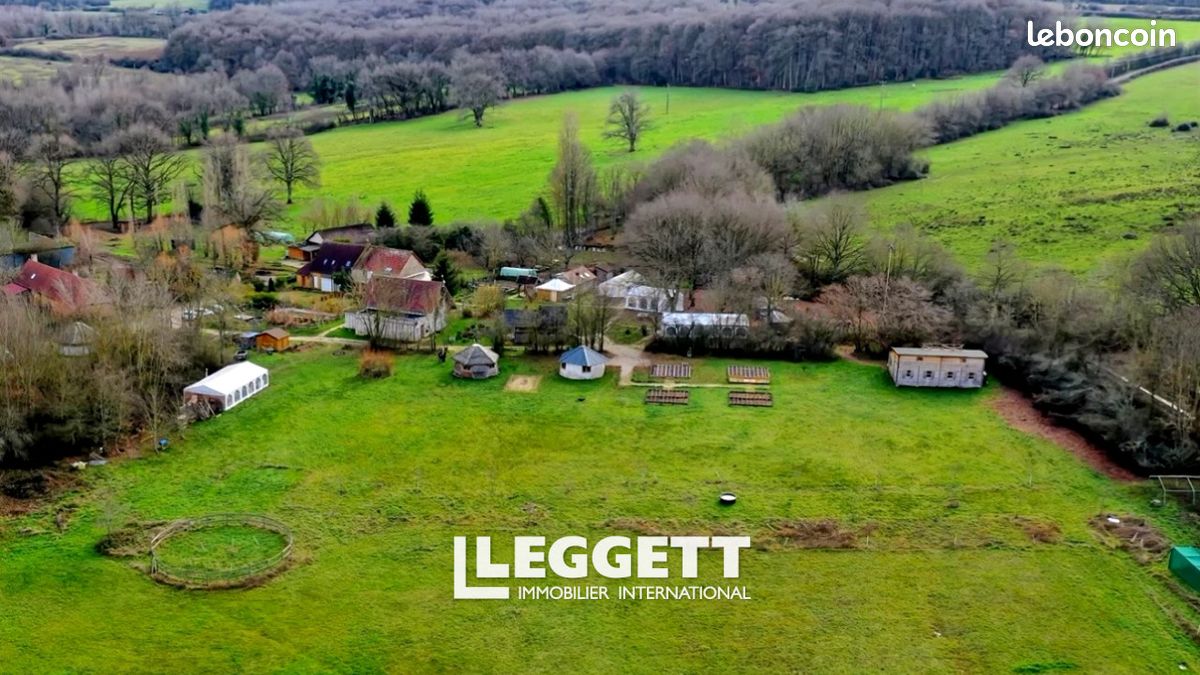 Maison 16 pièces 412 m² · à Saint-Vérain · 412 m² · 360 000 €