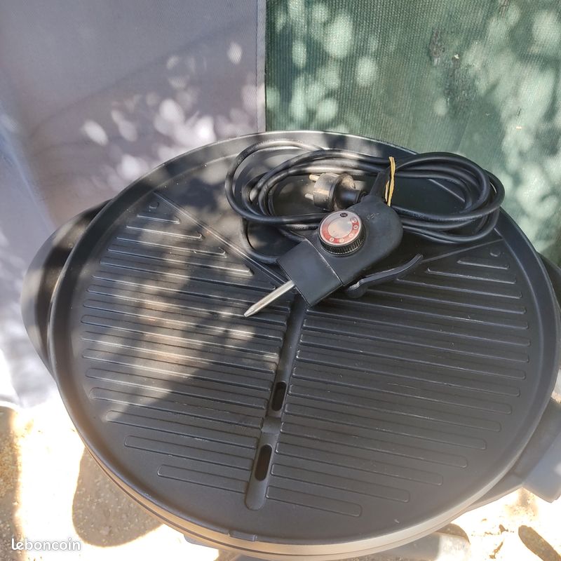 Barbecue NEUF couvercle abîmé par les intempéries jamais utilisé (image 4)