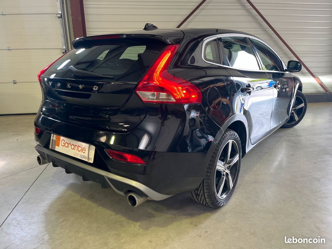 V40 r-design 2l 120 / boite auto / + options / 2019 (image 2)