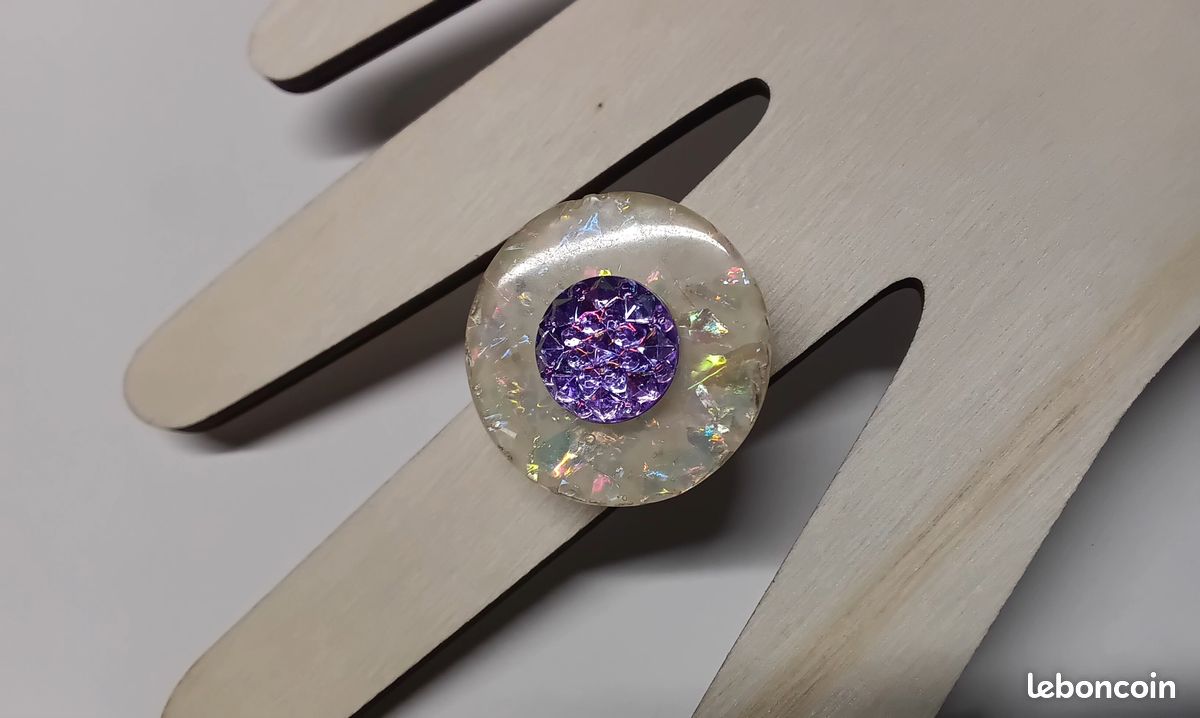 Bague 💍 artisanale ajustable en polyester, plastique, anneau en laiton, diamètre du bijou 25mm (image 2)